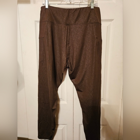 #200 TAHARI SPORT- Brown Printed Leggings,gold side zipper pockets,varies Sizes - Picture 3 of 8